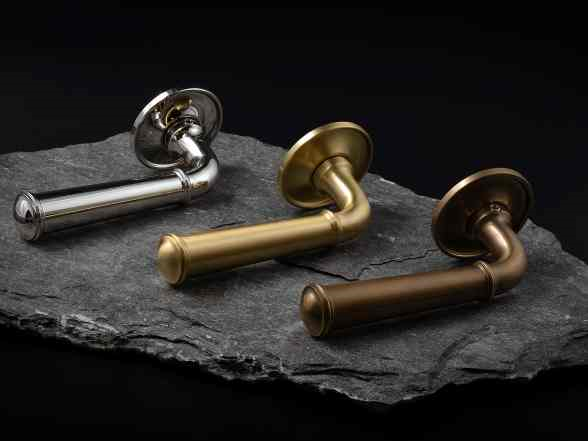 Ручки на розетке