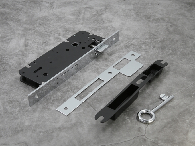 Замок дверной SAB 022609040 OCL под ключ буратино полированный хром