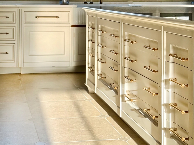 Мебельная ручка-скоба Armac Martin Belgrave 208 мм латунь полированная