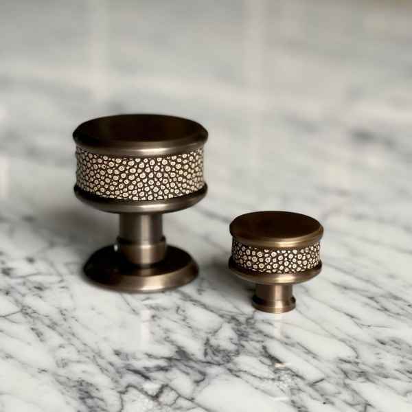 Мебельные ручки Oliver Knights с кожей