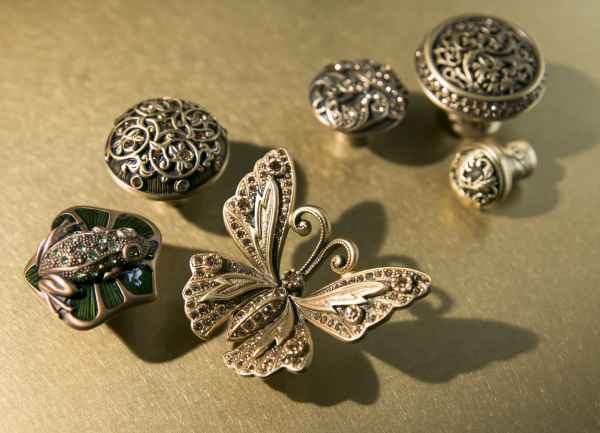 Мебельные ручки скобы и кнобы Edgar Berebi