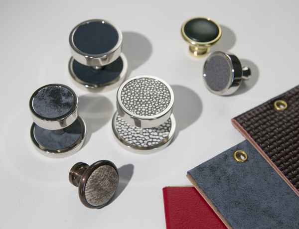 Ручки-кнопки для мебели Colonial Bronze с кожей