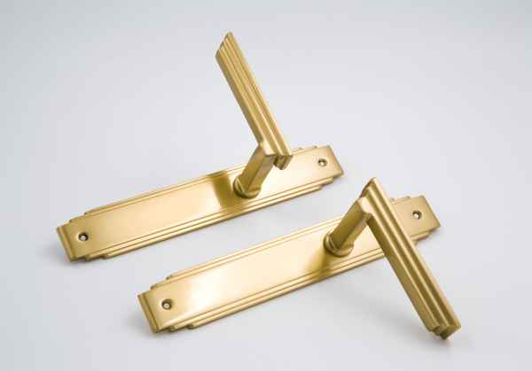 Ручки на планке P.Bisschop матовая латунь